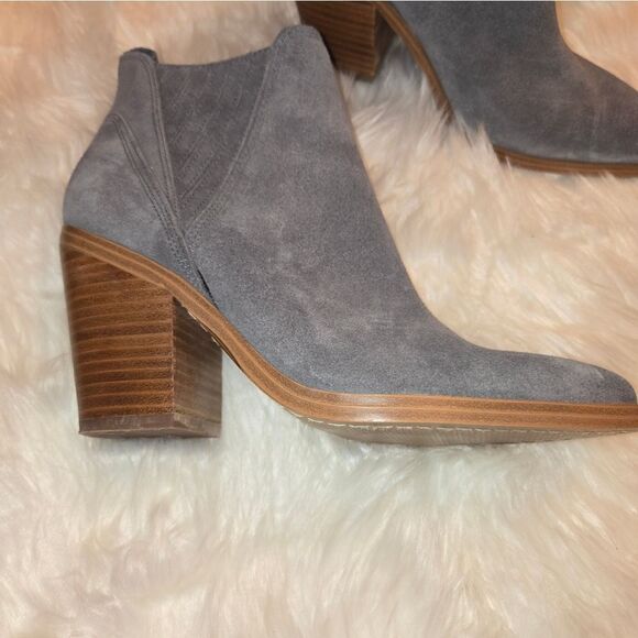 Marc Fisher Womens Gray Boots Stylish and Versatile Size 7 - Picture 6 of 8